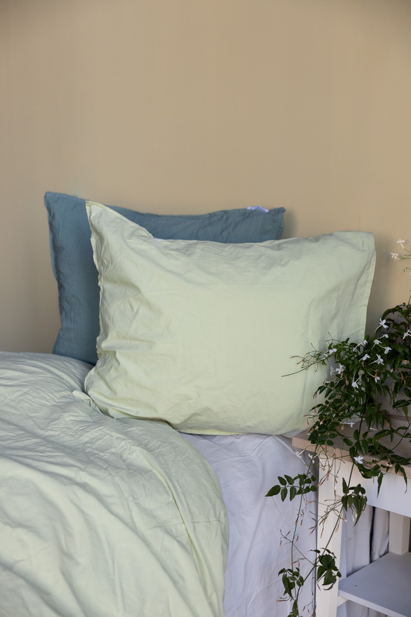 Bettwäsche-Set Crinkle (135x200 + 80x80 cm) | Pistachio von Smaland