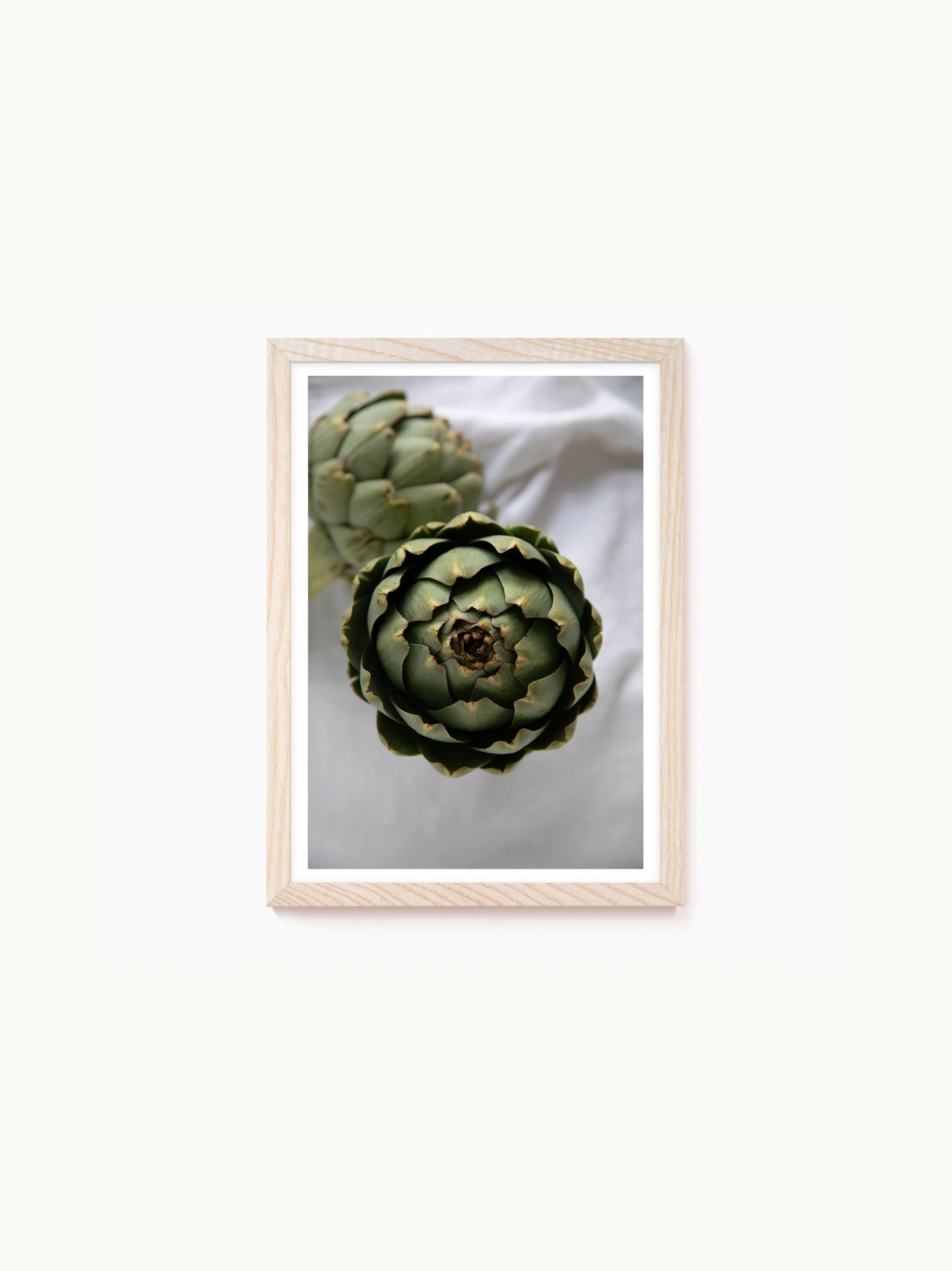 Fotografie-Print „Macro-Aufnahme einer venezianischen Artischocke“ von Saint John