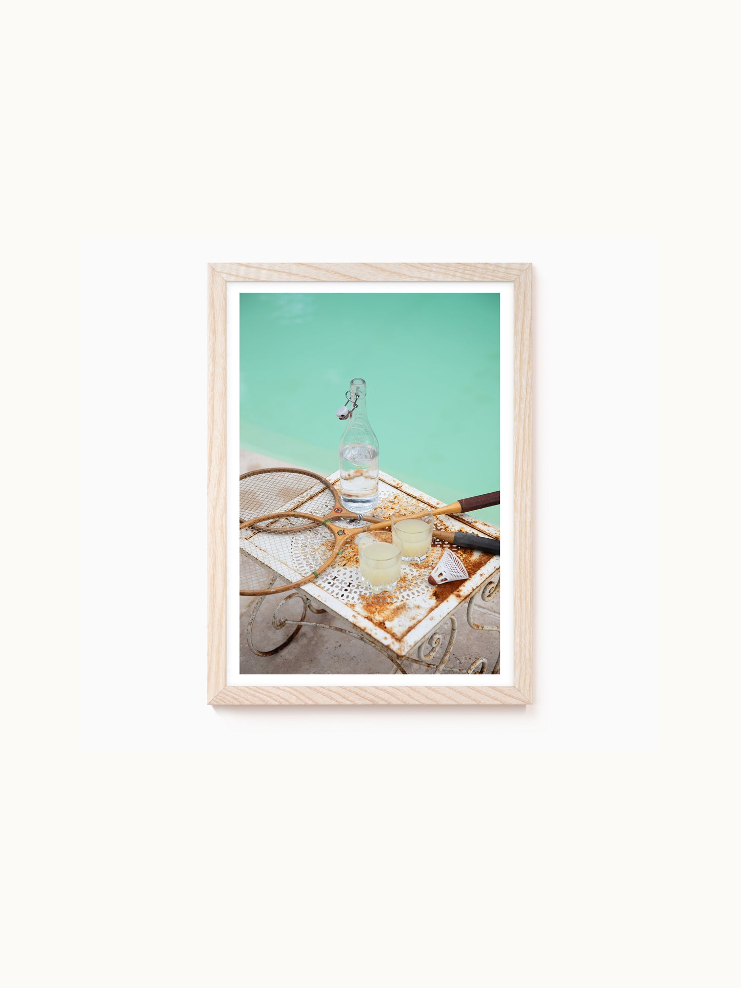 Fotografie-Print „Federballspiel und Pastis am Pool“ von Saint John