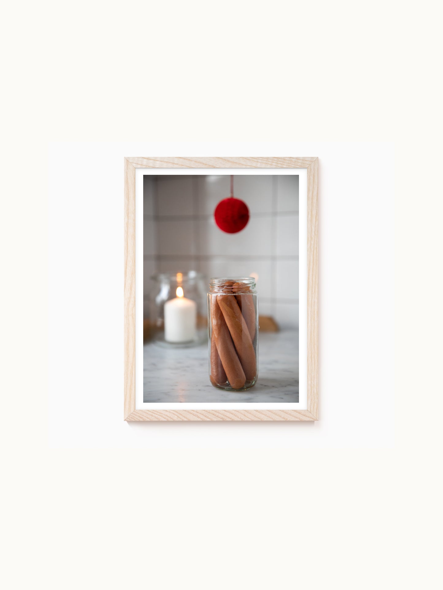 Fotografie-Print „Weihnachten darf es auch Bockwürste geben“ von Saint John
