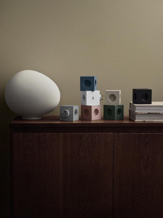 Square 2 | Design Mehrfachsteckdose für die Wand & USB-C in Shark Blue von AVOLT