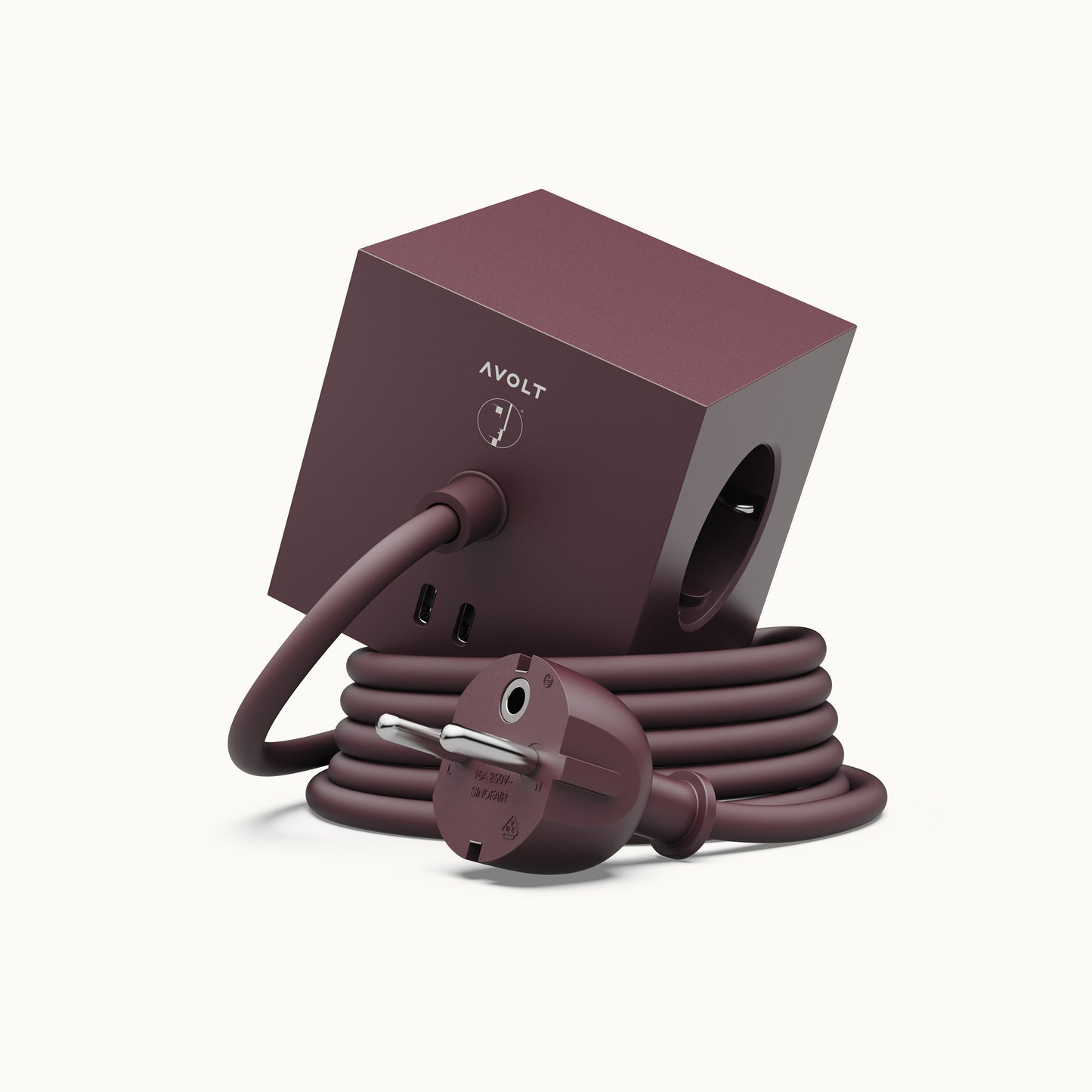Square 1 | Design Mehrfachsteckdose mit Kabel & USB-C in Mulberry Red von AVOLT