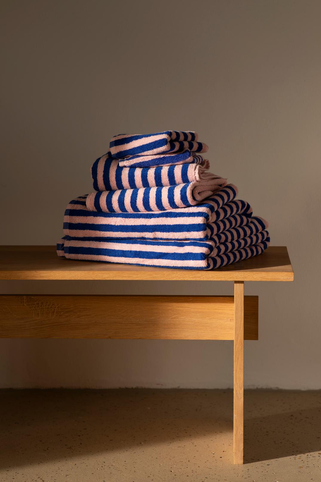 Naram Handtuch | Dazzling Blue & Rose von Bongusta