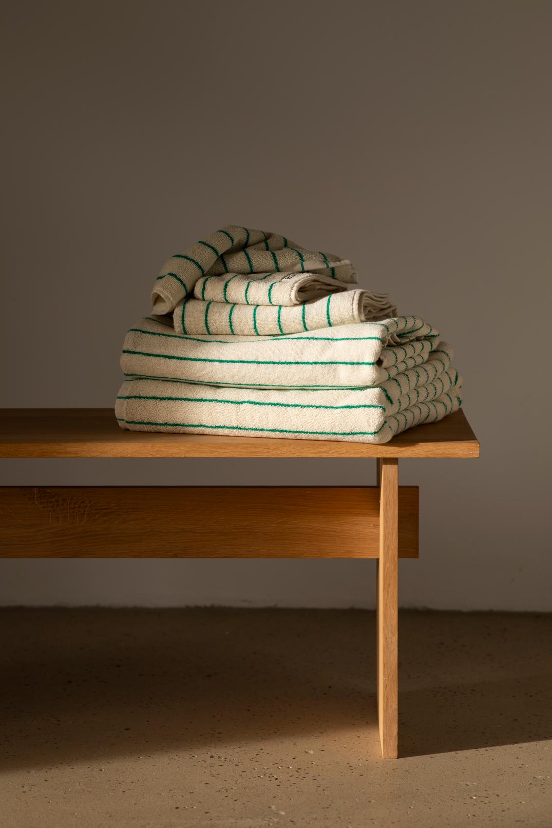 Naram Handtuch | Pure White & Grass von Bongusta