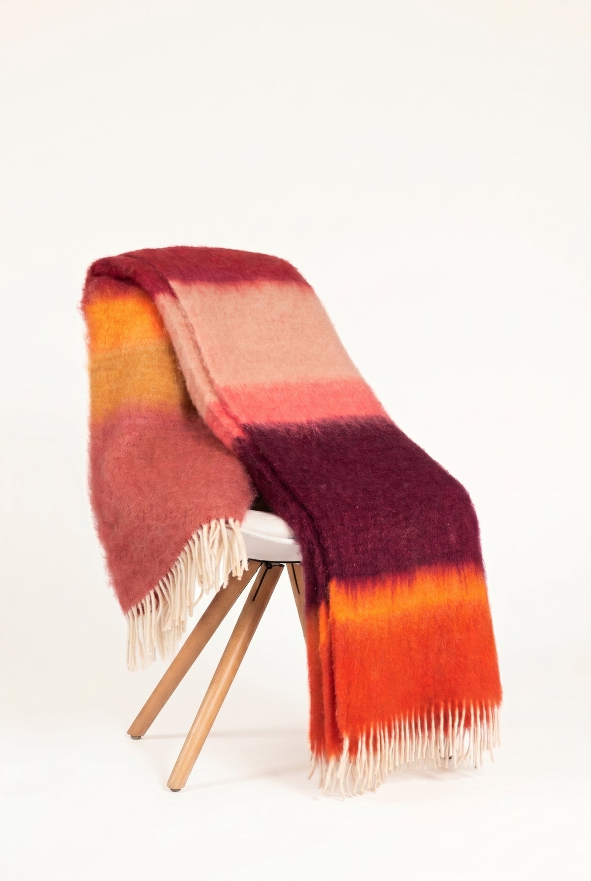 Mohair Decke 130x200  | Rosé Rot Orange von Mantas Ezcaray