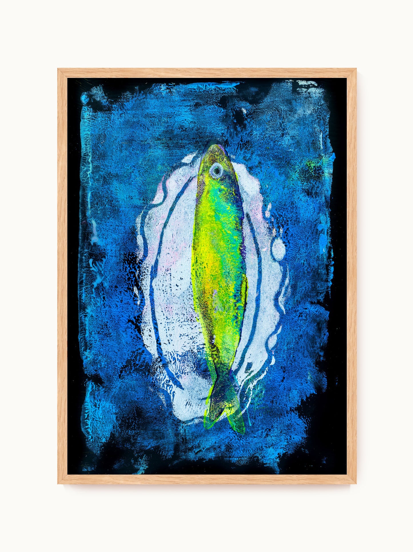 Kunstdruck „Fisch auf Servierplatte (Dunkelblau)“ | Design by Lisa Geyer