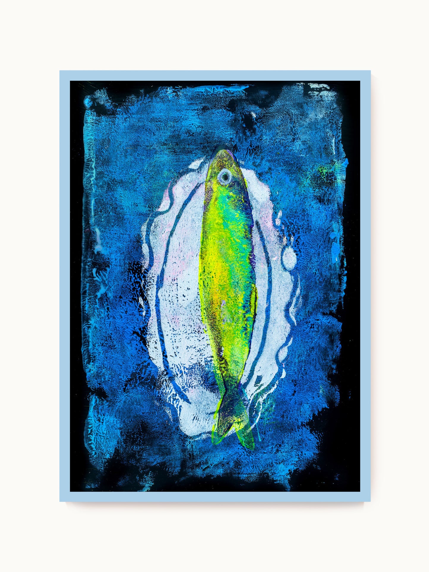Kunstdruck „Fisch auf Servierplatte (Dunkelblau)“ | Design by Lisa Geyer