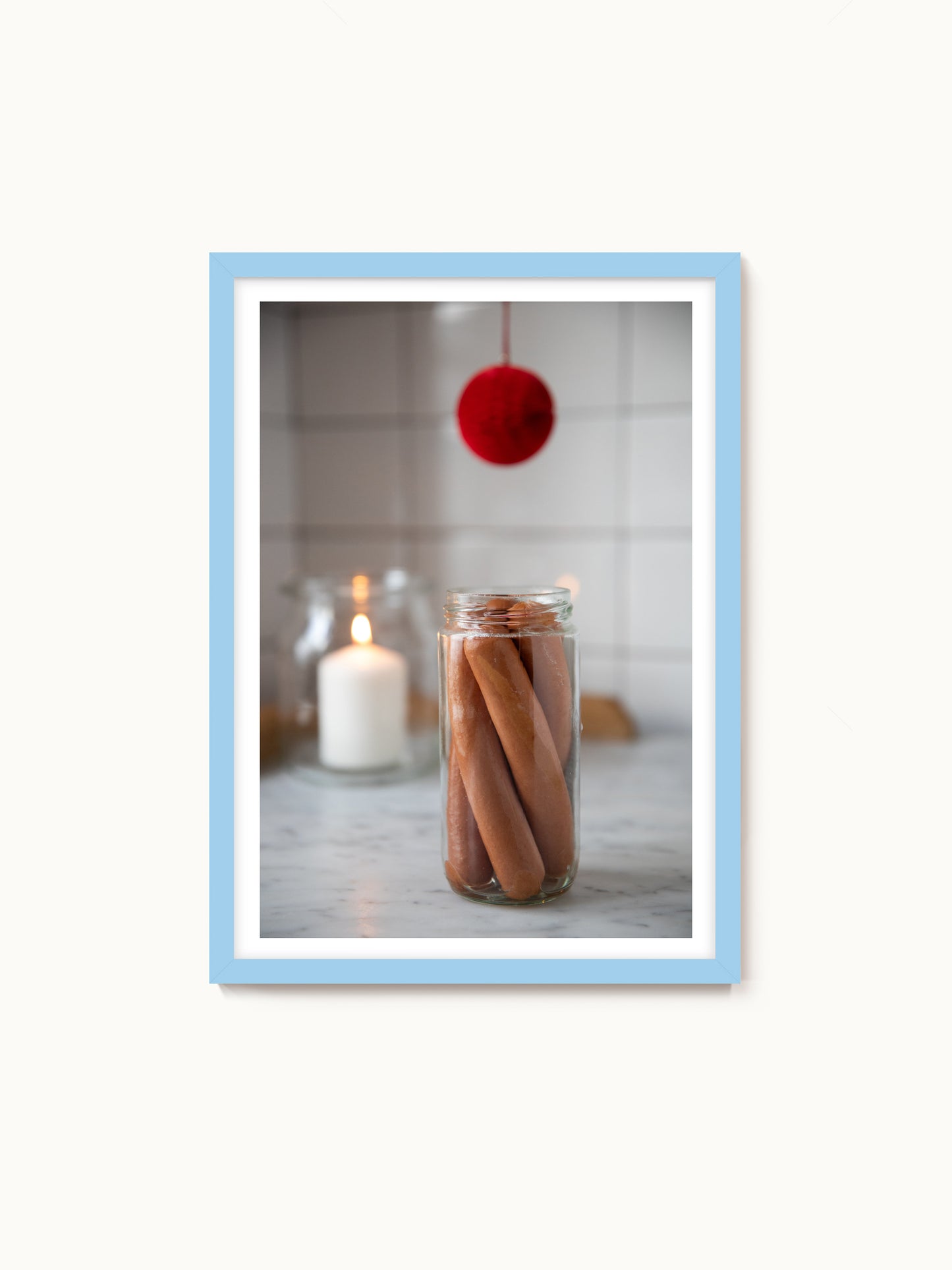 Fotografie-Print „Weihnachten darf es auch Bockwürste geben“ von Saint John
