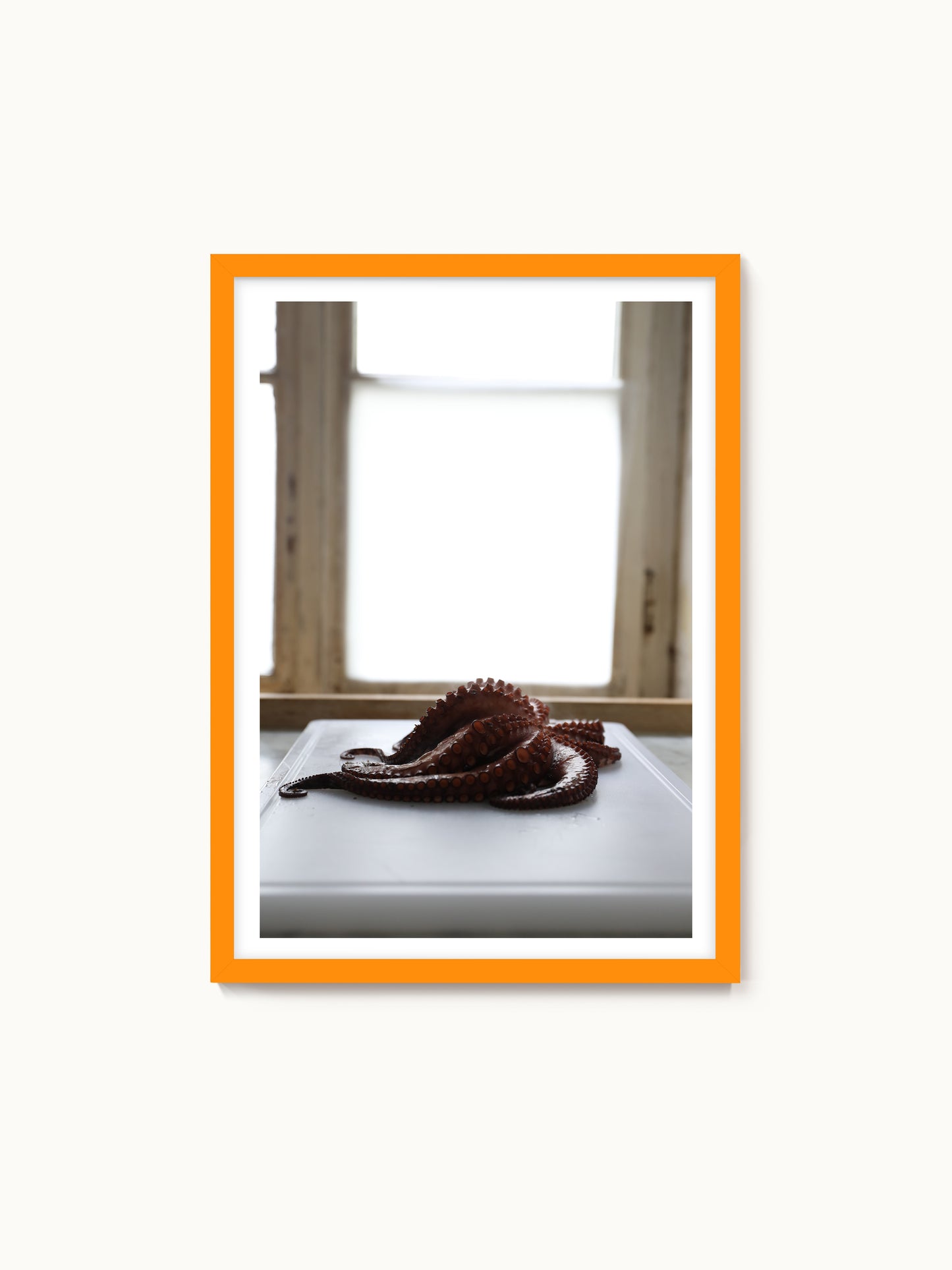 Fotografie-Print „Tintenfisch auf Marmor" von Saint John