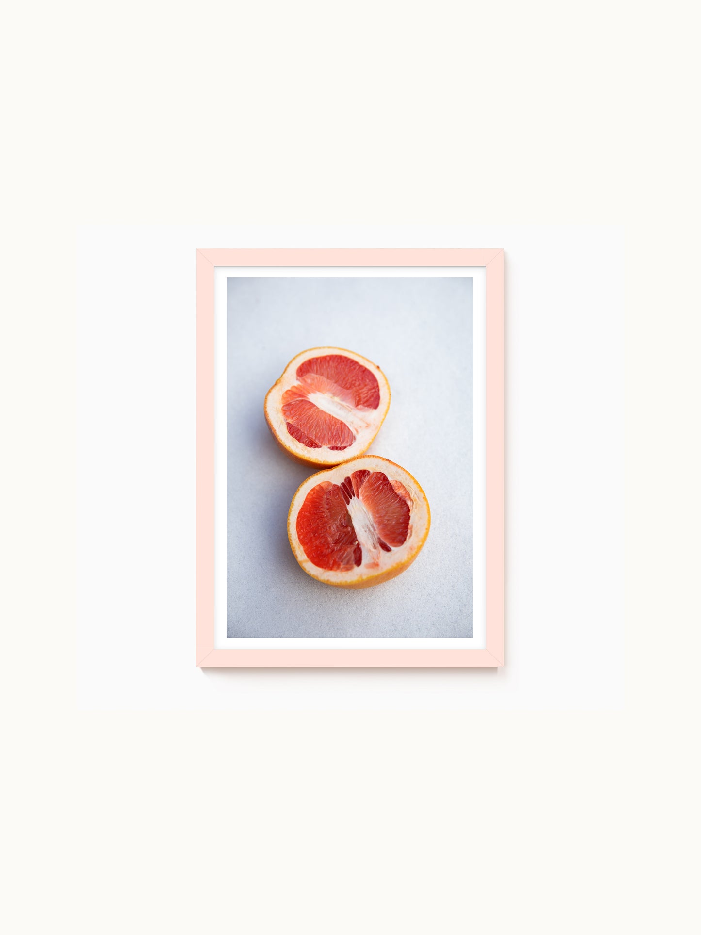 Fotografie-Print „Poppige Orange im Schnee“ von Saint John