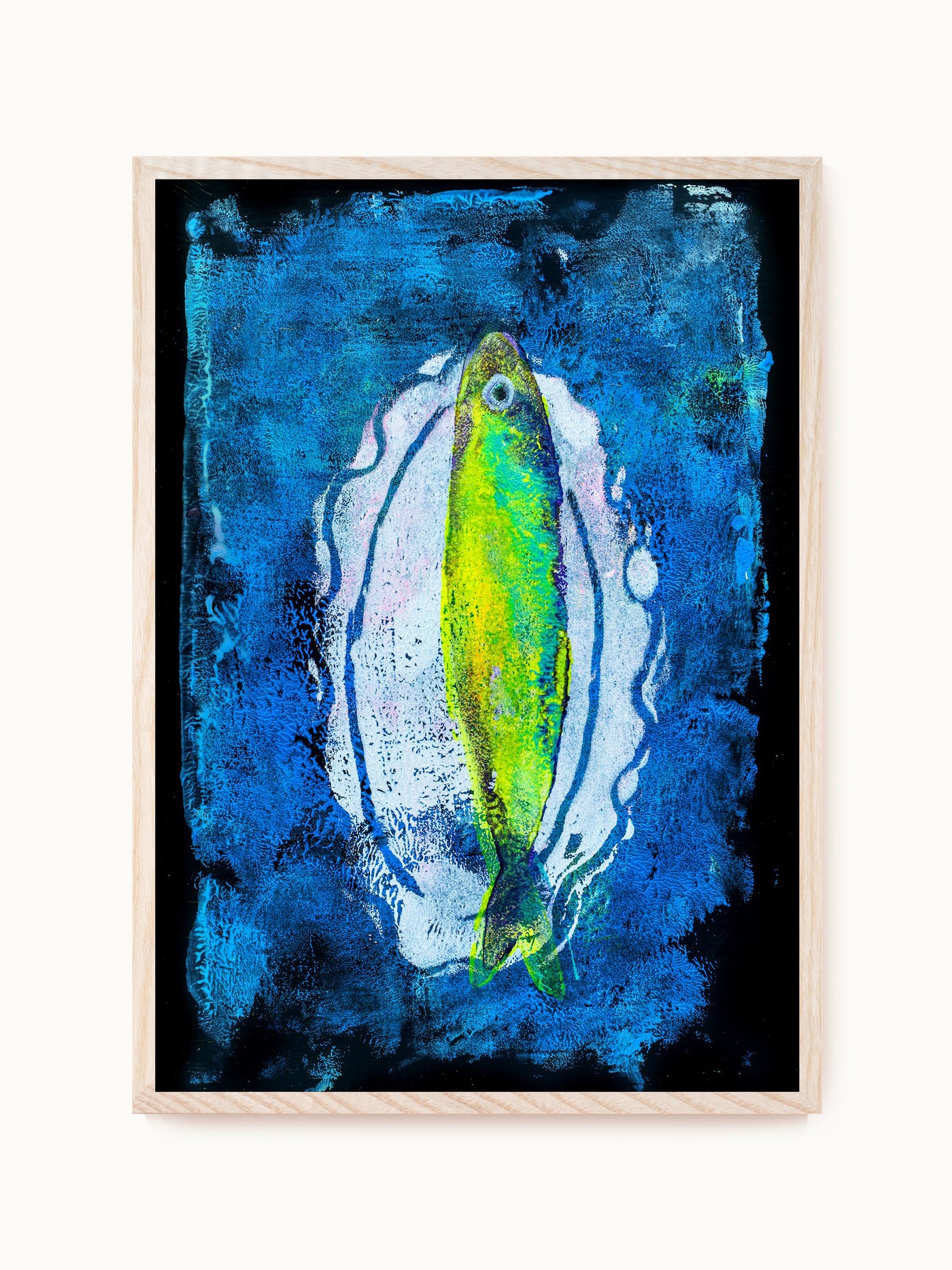 Kunstdruck „Fisch auf Servierplatte (Dunkelblau)“ | Design by Lisa Geyer
