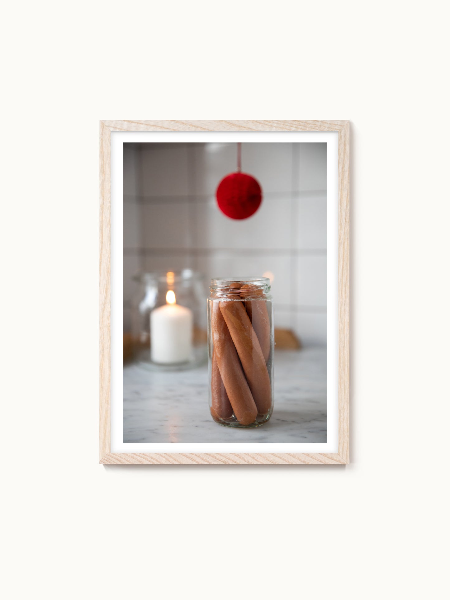 Fotografie-Print „Weihnachten darf es auch Bockwürste geben“ von Saint John