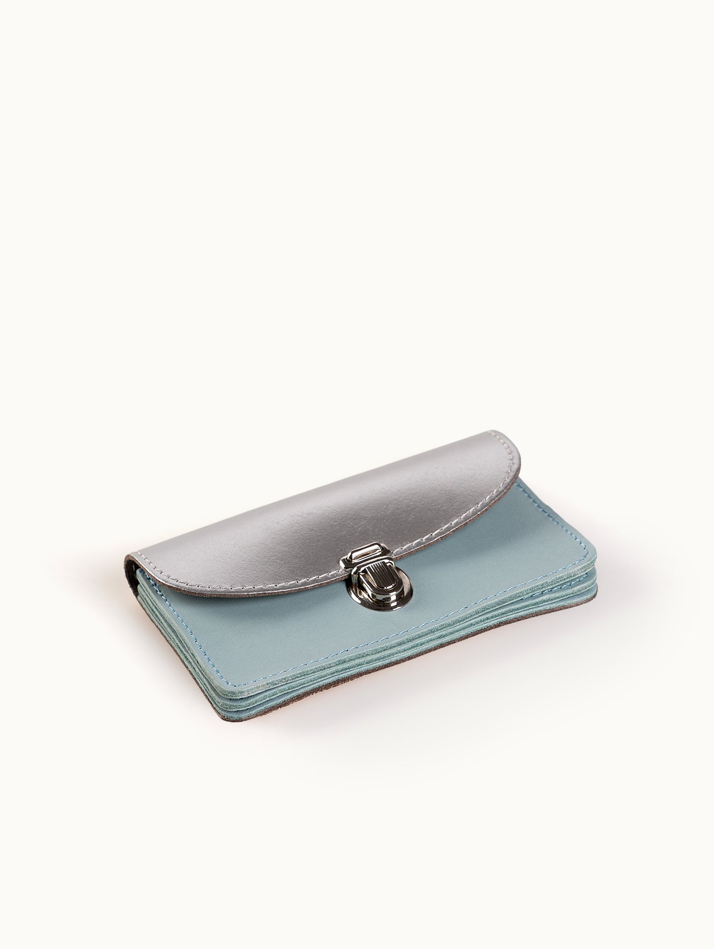 Geldbörse Borsa M | KONVOLUT Edition in Hellblau-Silber von Papoutsi!
