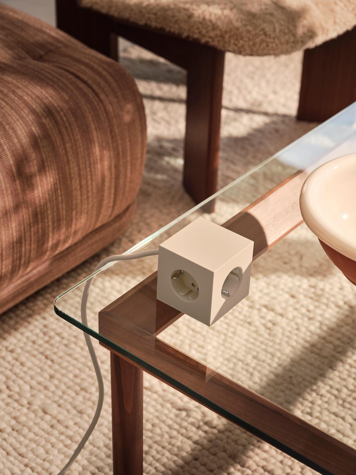 Square 1 | Design Mehrfachsteckdose mit Kabel & USB-C in Nomad Sand von AVOLT