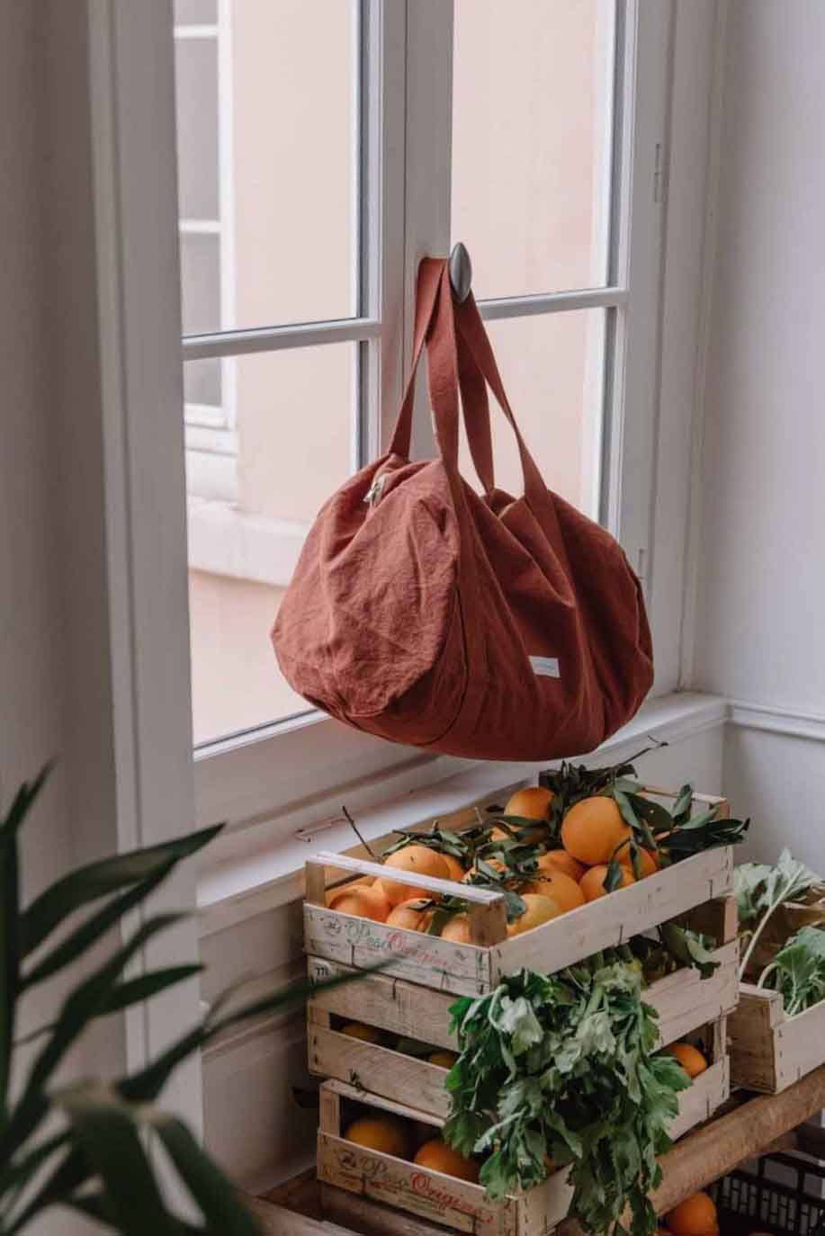 Weekender Bowling Bag | Bio-Baumwolle in Rust Red von Les Pensionnaires