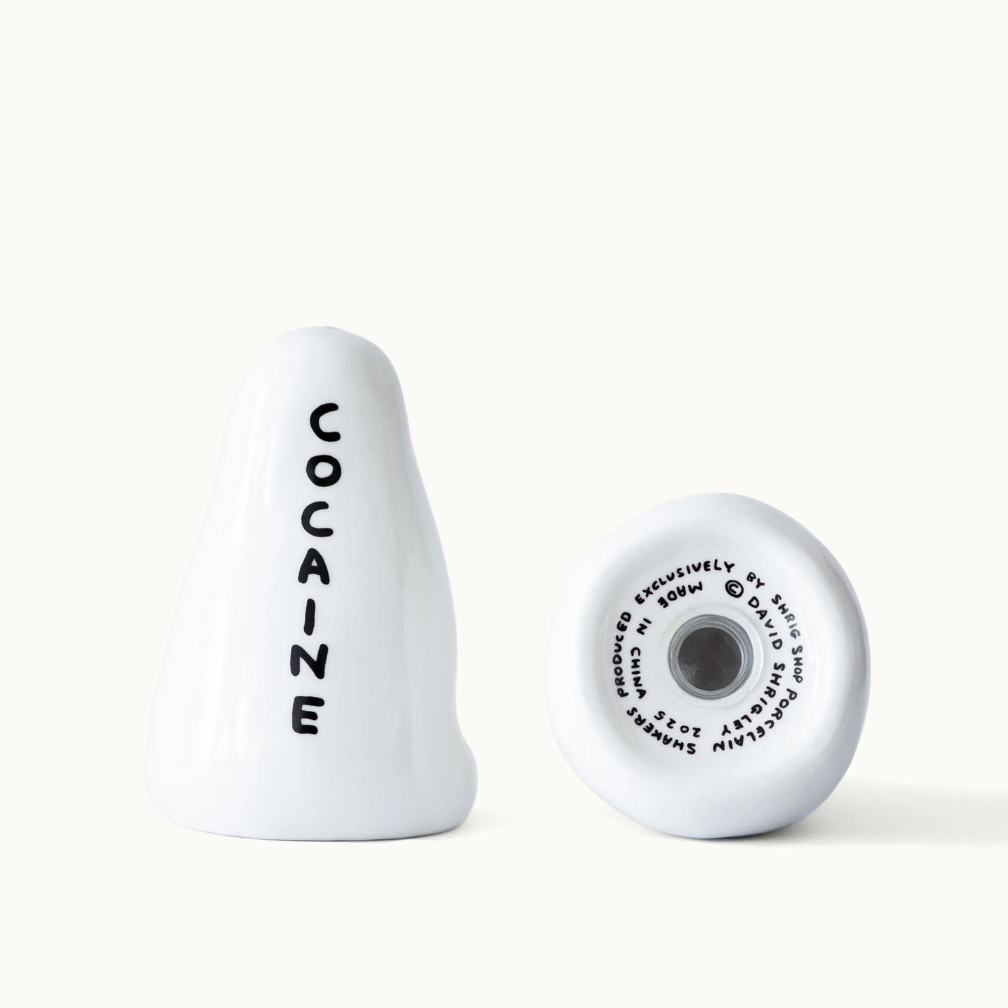 Salz- und Pfefferstreuer-Set aus Porzellan „Heroin & Cocaine“ von David Shrigley