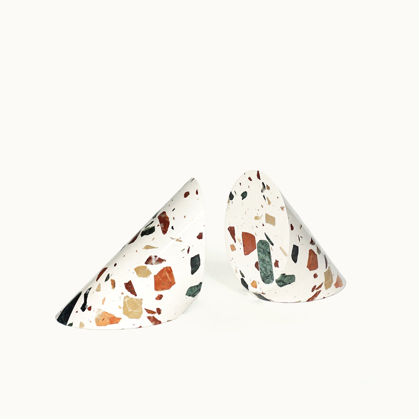 Buchstütze Solid | Terrazzo von Studio Hausen
