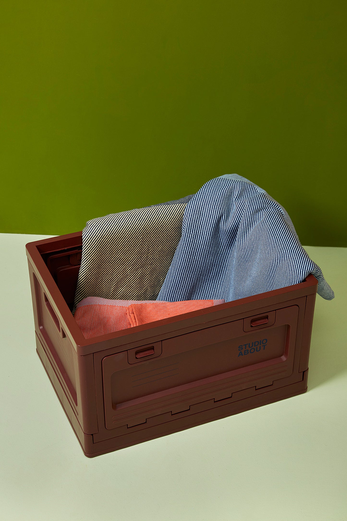 Box Medium | Bordeaux von Studio About