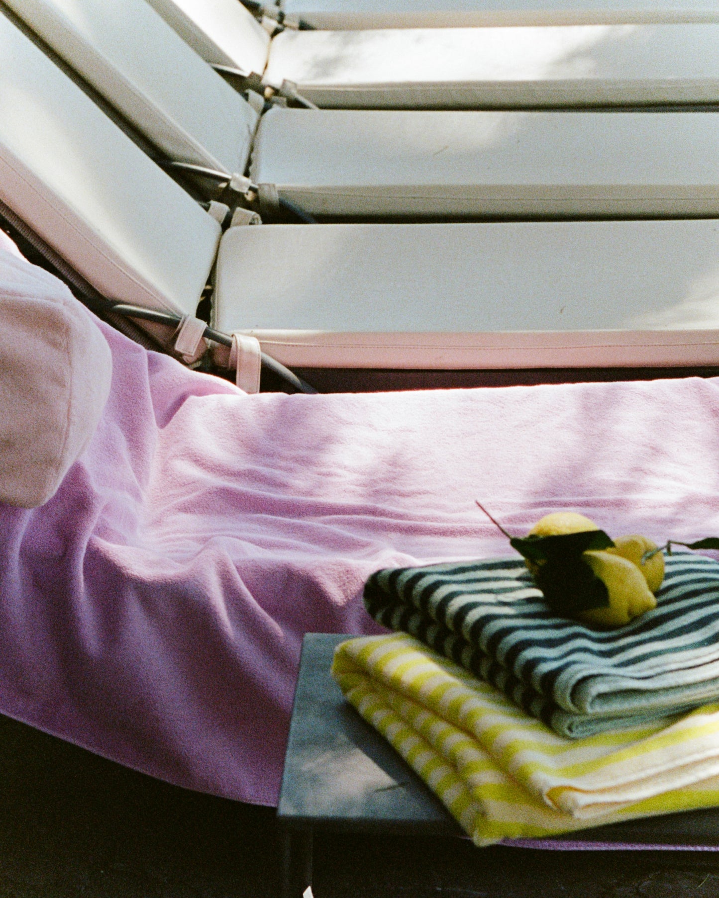 Naram Handtuch | Pristine & Neon Yellow von Bongusta
