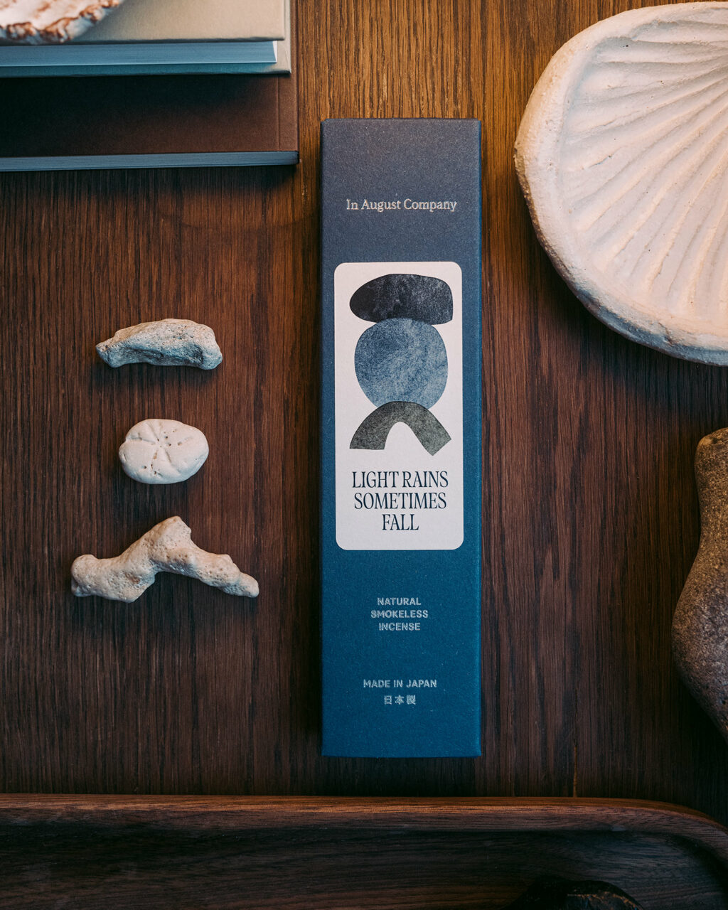 Japan Incense | Light Rains Sometimes Fall (Set à 3) von In August Company