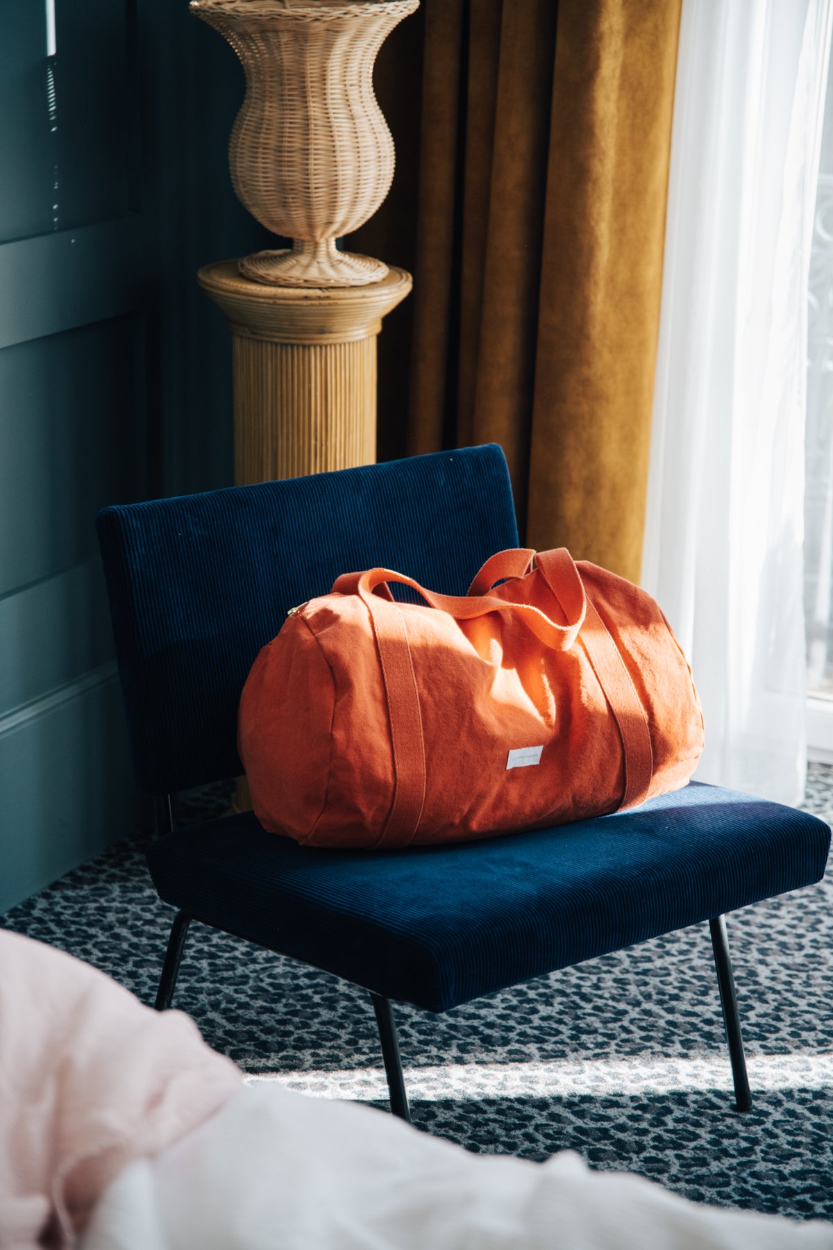 Weekender Bowling Bag | Bio-Baumwolle in Flaming Orange von Les Pensionnaires