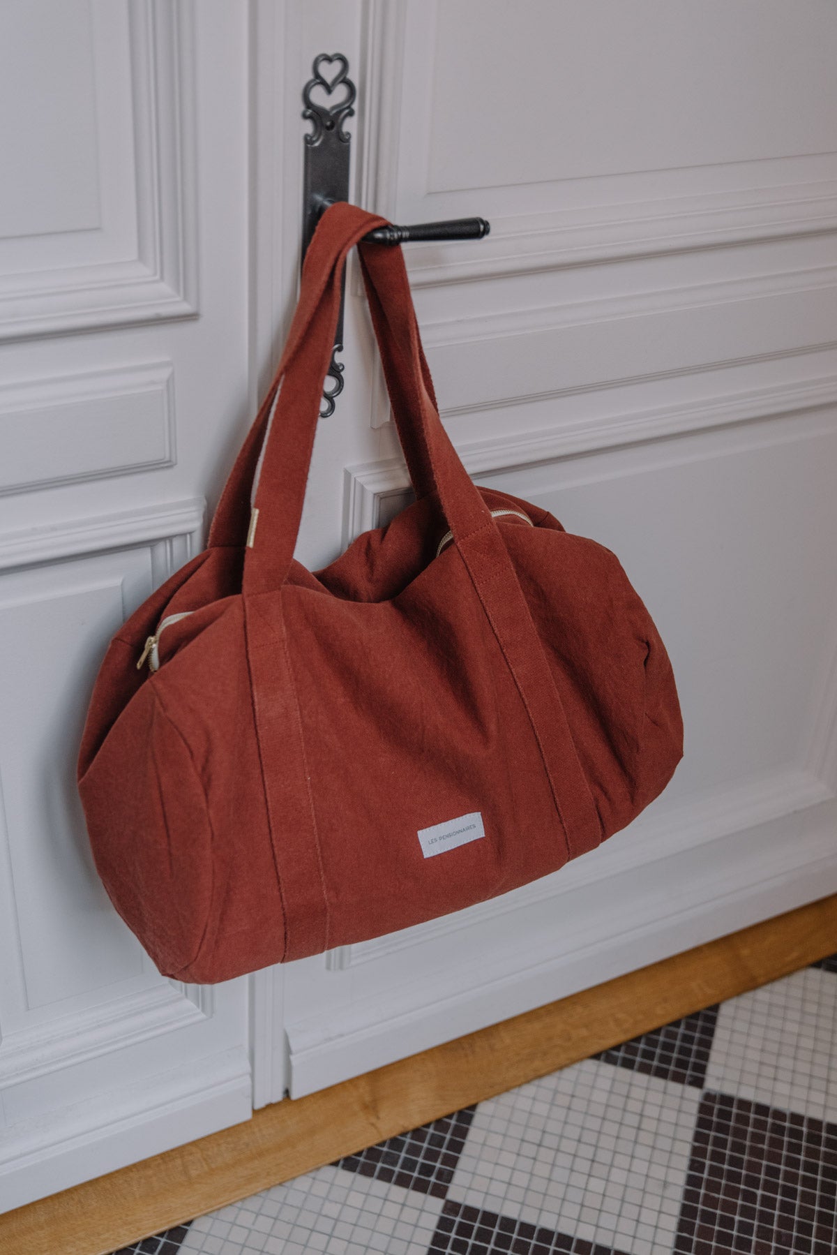 Weekender Bowling Bag | Bio-Baumwolle in Rust Red von Les Pensionnaires