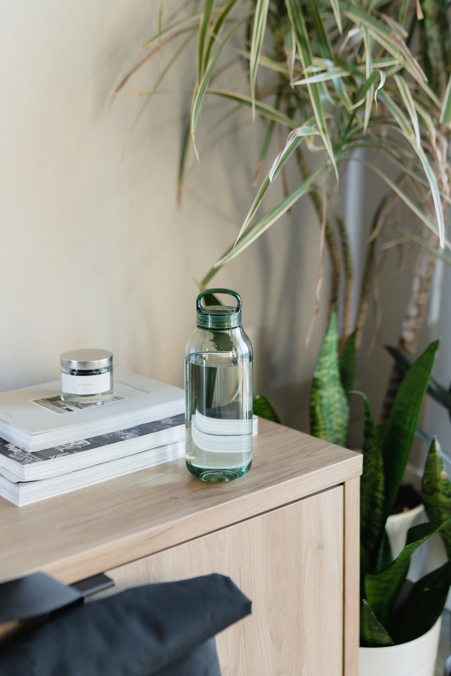 Water Bottle in Green von KINTO