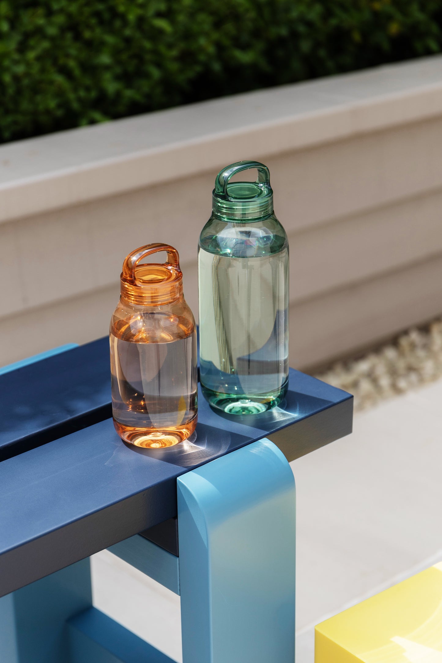 Water Bottle in Amber von KINTO