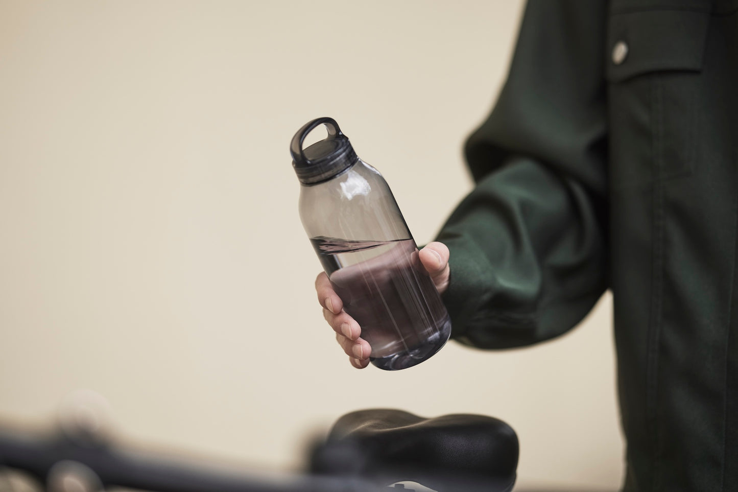 Water Bottle in Smoke von KINTO